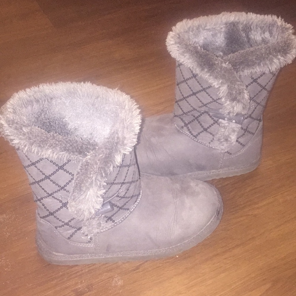 🌸Cute and warm fur lined size 3 girls boots
